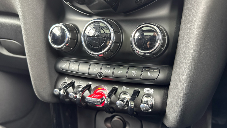 MINI Hatchback 1.5 Cooper Classic 3dr Auto Petrol Hatchback